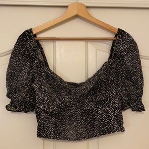 Twist front spotted crop top with puffed shoulders
